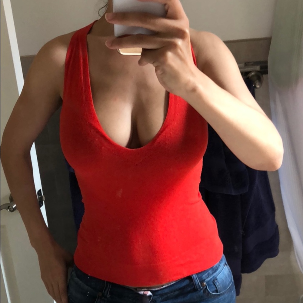 Red top Donna Karan
